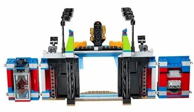 Конструктор 10749 "Тор против Халка: Бой на арене", 516 деталей — фото 1