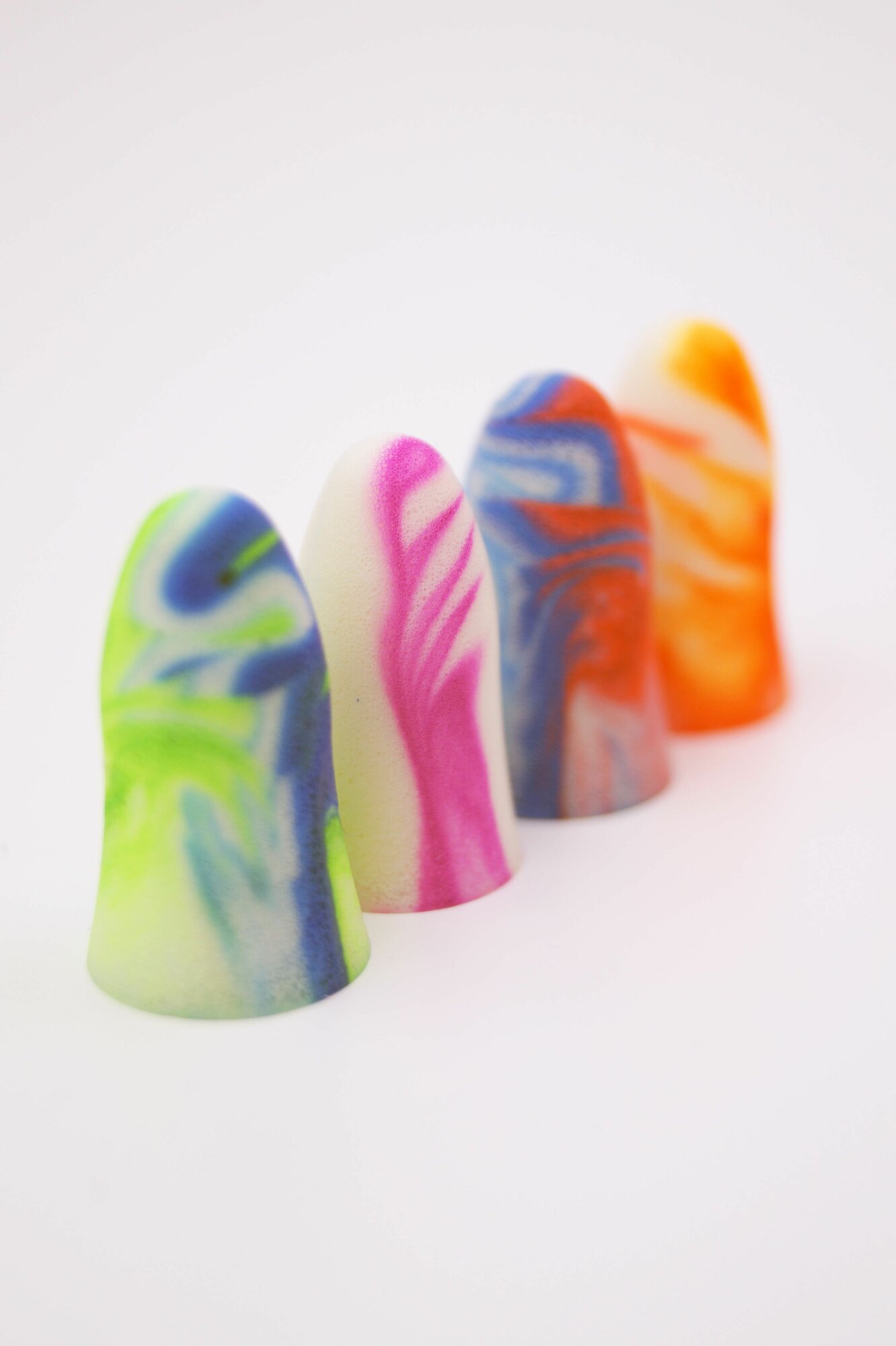 Набор для сна: беруши Moldex Spark Plugs, тканевая маска для глаз и смартфон с приложением белого шума