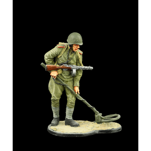 Оловянный солдатик SDS: Рядовой сапёрных частей Красной Армиии с миноискателем 1943-45 гг.