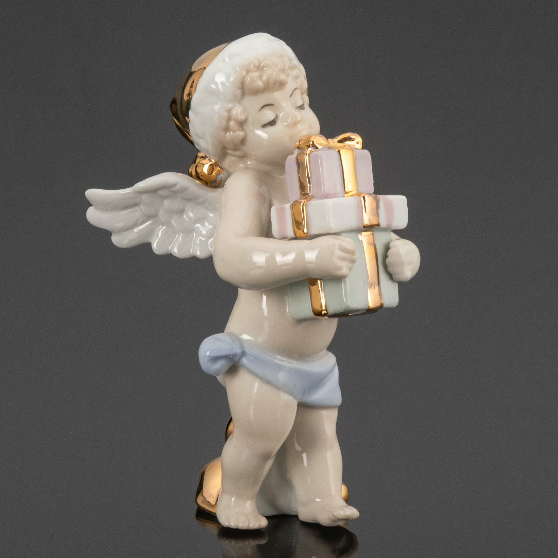 фото Статуэтка "Ангел с подарками", фарфор, Pavone, Италия, 2023 г.