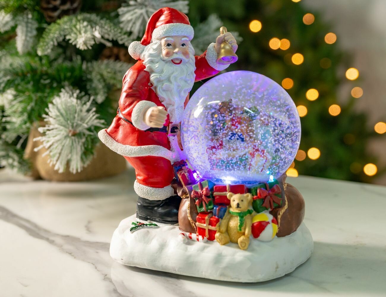 Снежный шар музыкальный время санты (с колокольчиком), 4 меняющих цвета LED-огня, снежный вихрь, 25 см, батарейки, Kaemingk (Lumineo) 488017-колокольчик