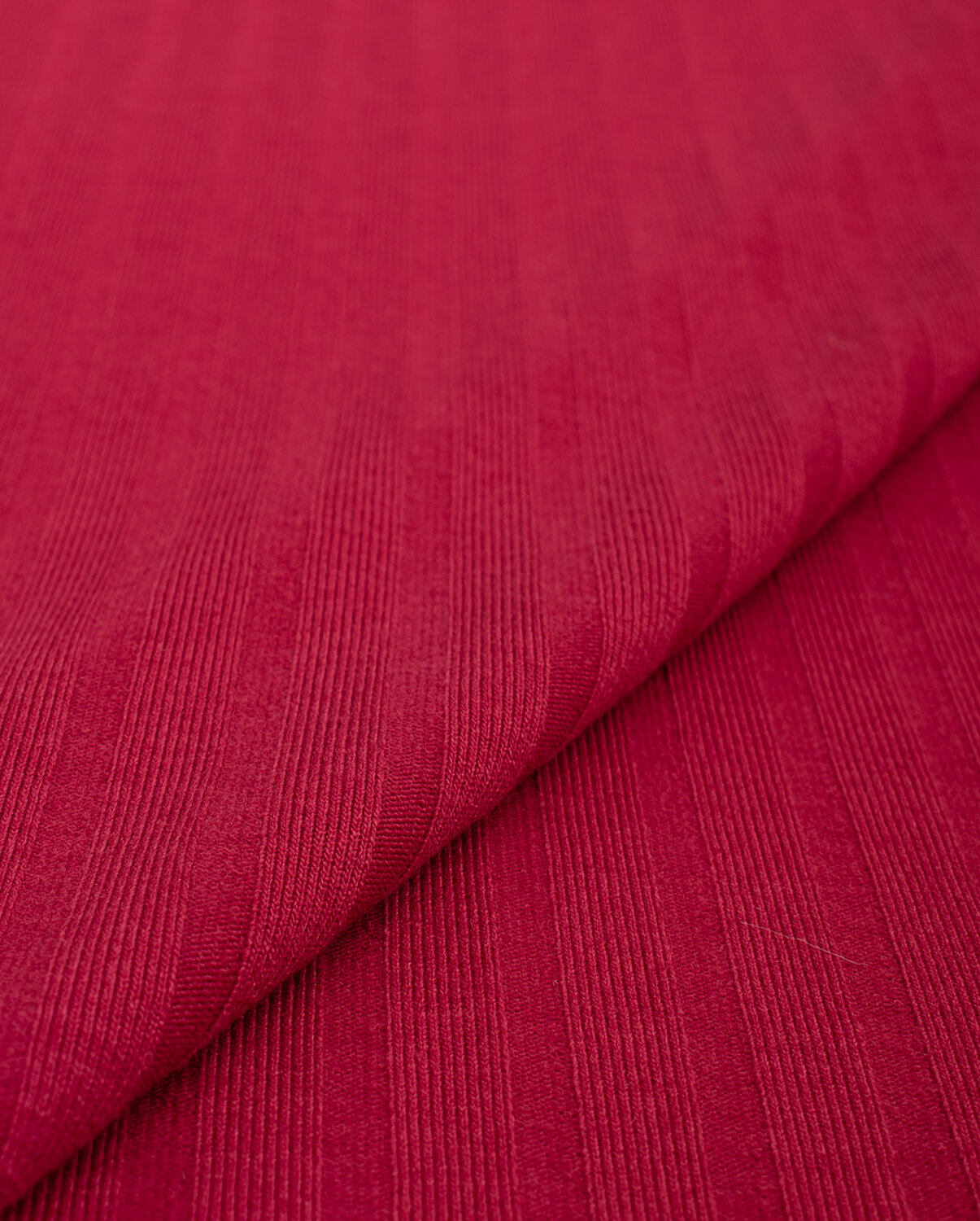 Ткань для шитья и рукоделия Трикотаж "Дейзи" 1 м * 135 см, красный 003