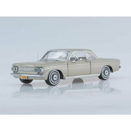 Масштабная модель Chevrolet Corvair Coupe (Autumn Gold)