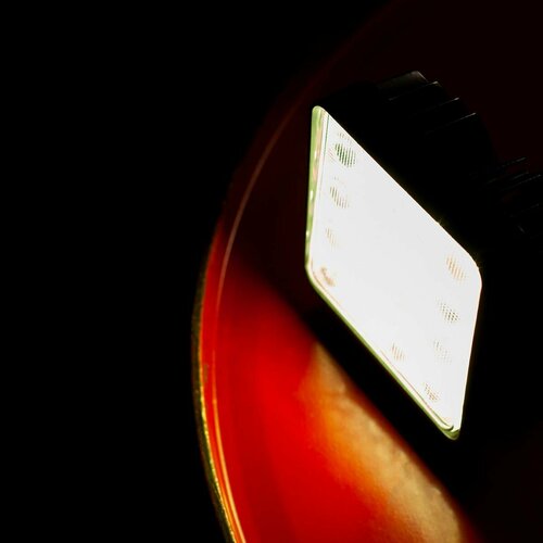 Тёплый Рабочий свет - светодиодная фара для спец техники, 4000К, широкая засветка, 48(30)W 1 шт.