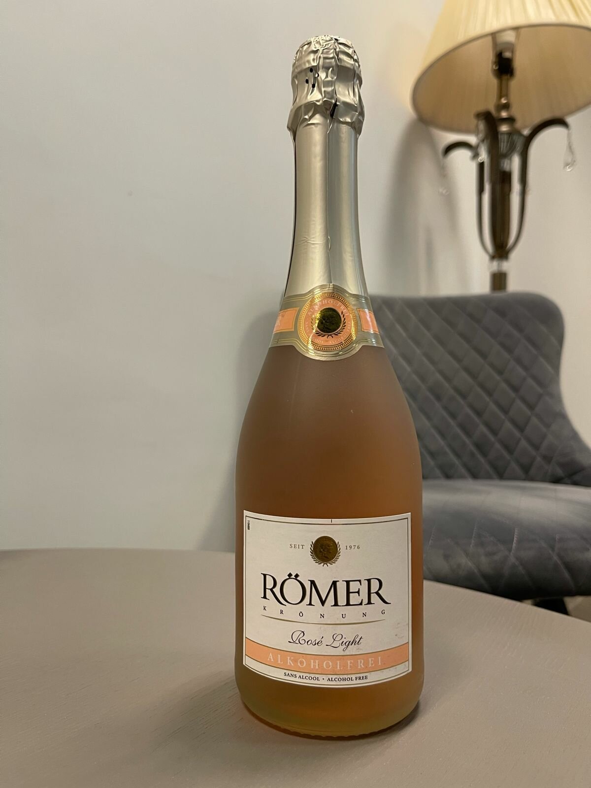 фото Игристое безалкогольное розовое вино Romer Kronung