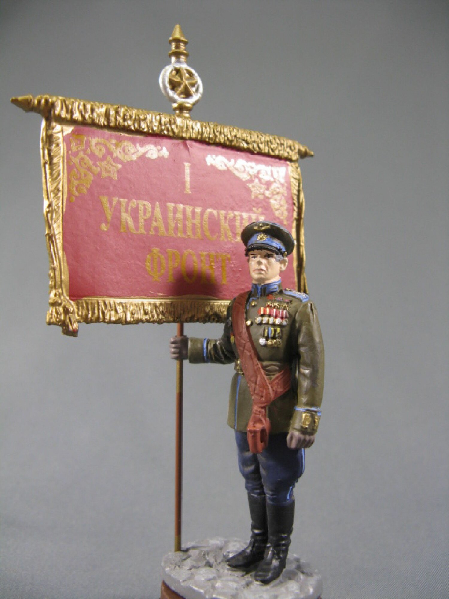 Оловянный солдатик Офицер со штандартом фронта на Параде Победы