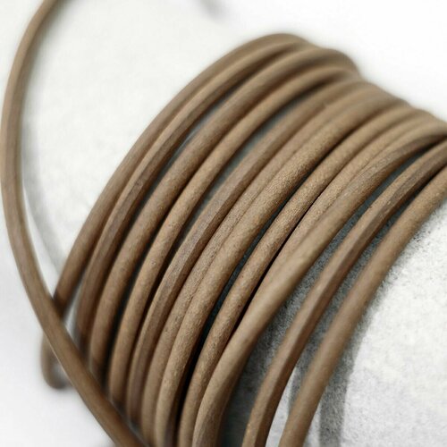 Шнур круглый кожаный (из прессованной кожи), намотка 3 метра, коричнево-рыжий, d 3 мм, для плетения и рукоделия