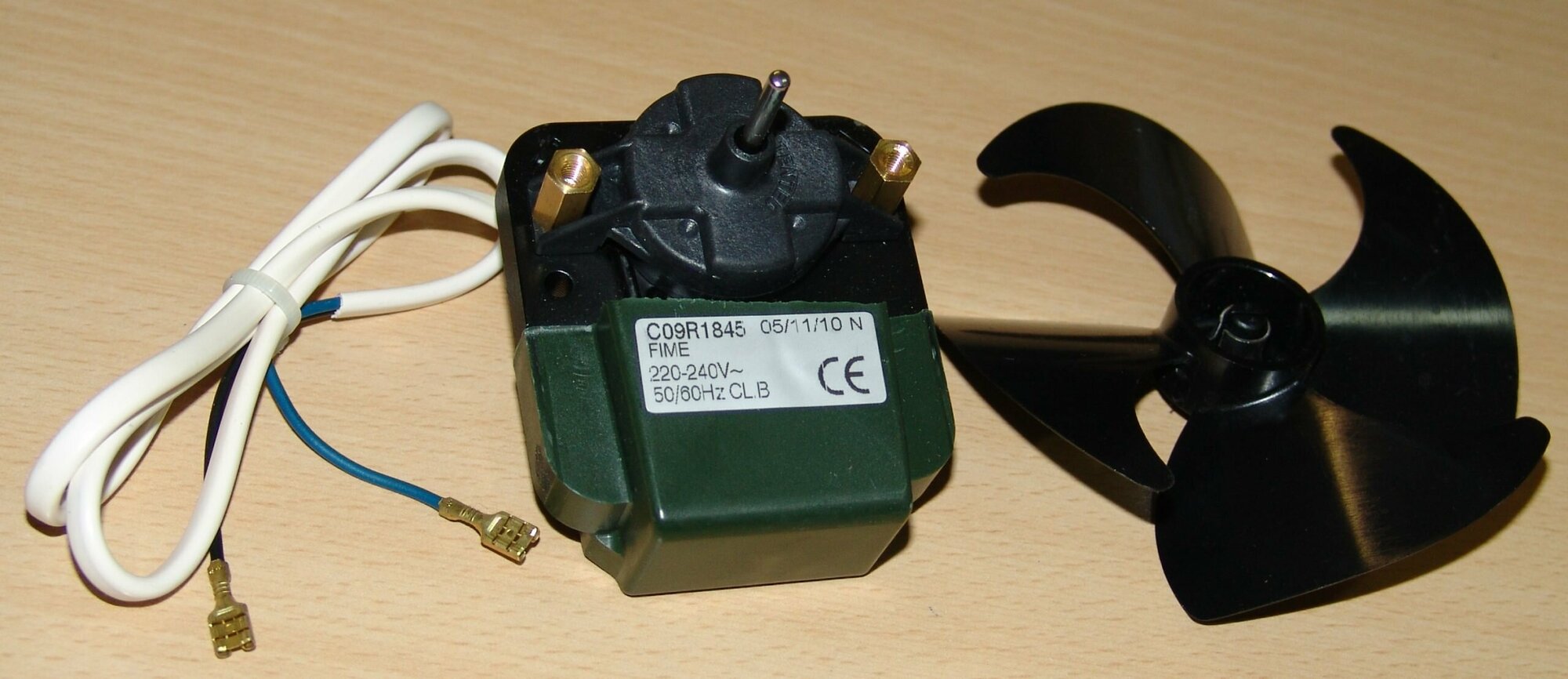 Электрический двигатель (мотор) вентилятора C09R1845 для холодильника Indesit FR2819