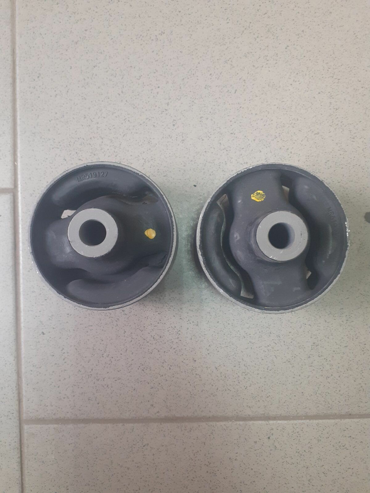 фото Задние сайлентблоки продольных рычагов митсубиси ланцер 9 MITSUBISHI LANCER 9