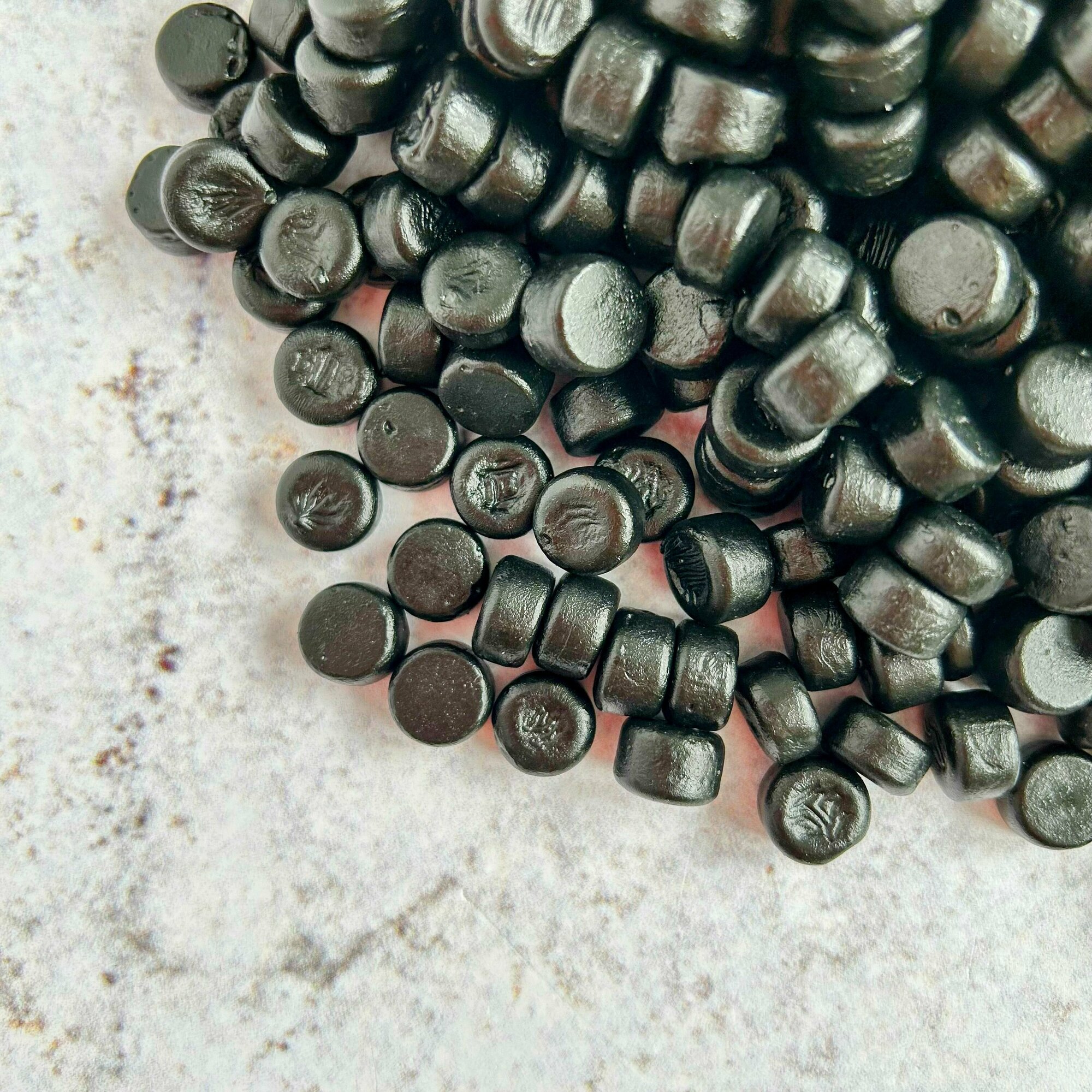 Мармелад жевательный HALAL "Точки мини лакрица" Ravazzi - 300 гр. - фотография № 4