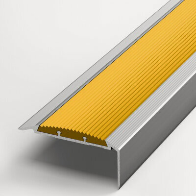 Изображение товара Угловая противоскользящая накладка на ступени Лука ПУ 70, 60х27 мм, длина 1,35 м, алюминиевая без покрытия 00, вставка из ПВХ желтая 423