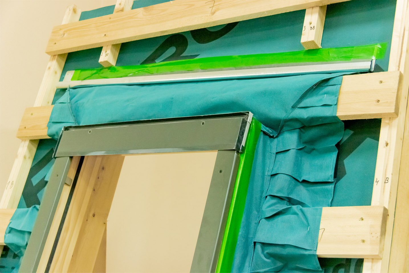 Оклад Fakro XDP-RU 78х140см гидроизоляция с утеплением для мансардного окна