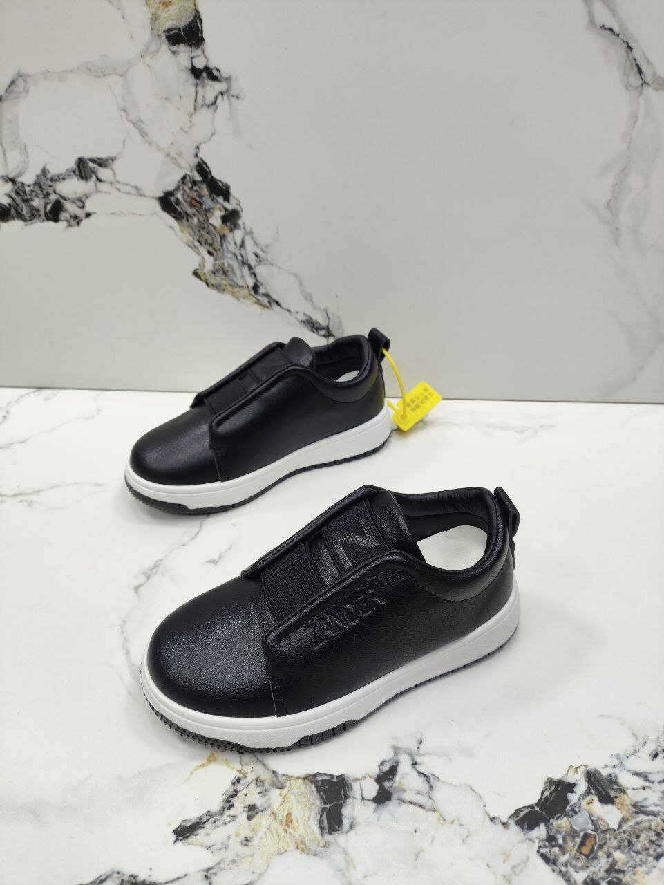 Детская ортопедическая обувь Zenger. Черная, легкая и удобная стелька из ЭВА, нескользящая, отводит пот, современный стиль, классический дизайн.