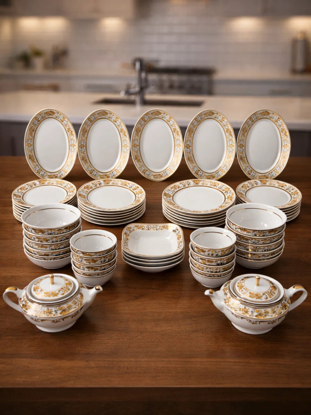 Фарфоровый набор столовой посуды, 60 предметов, на 12 персон