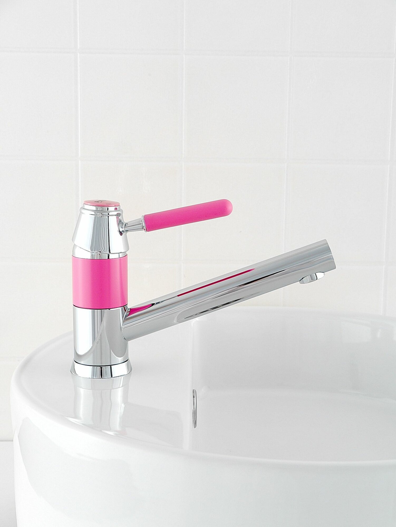 Смеситель для раковины с поворотным изливом