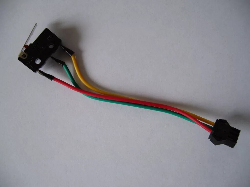 Микровыключатель (3 провода с лапкой)