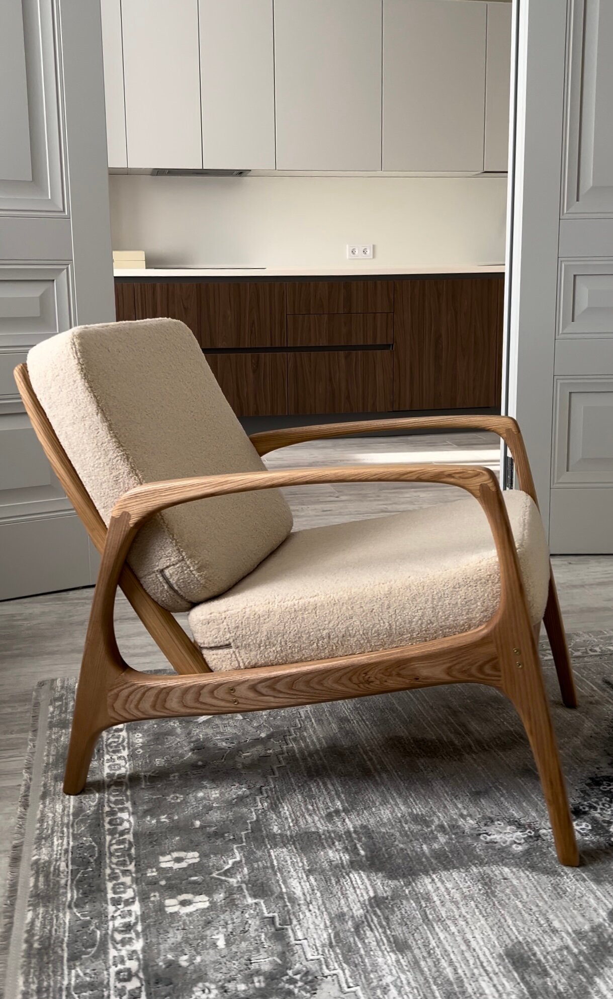 фото Кресло "Ramo L" из молочного ЭкоМеха