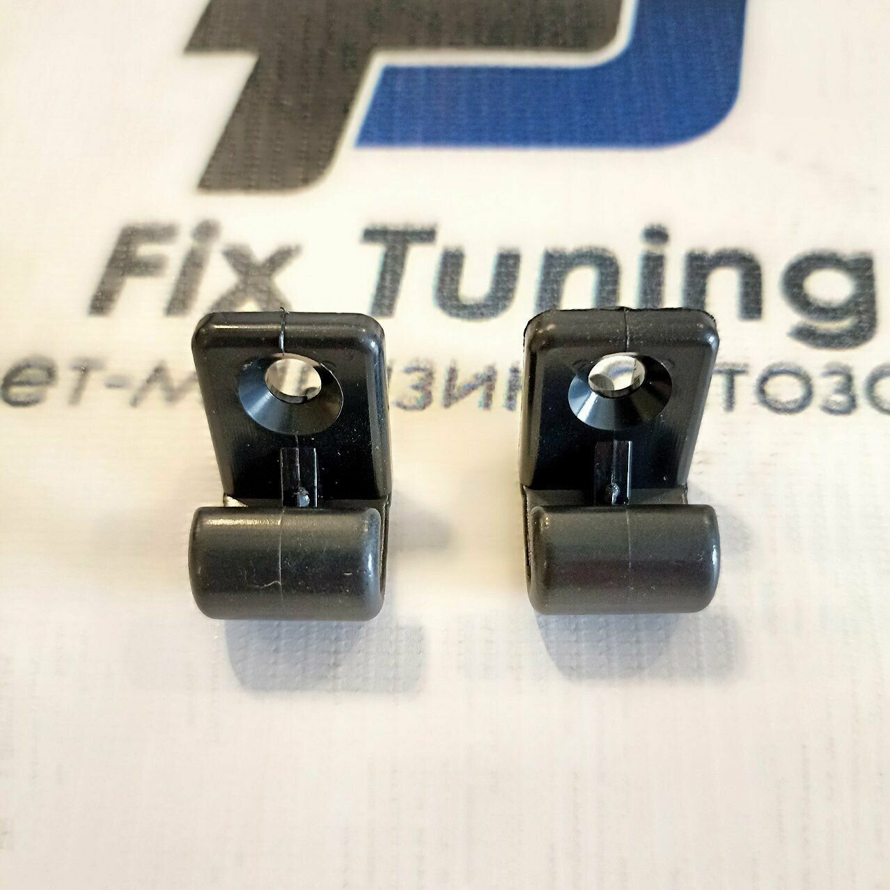 фото Крючки солнцезащитных козырьков черные для ВАЗ 2108-21099, 2110-2112, 2113-2115, Лада Калина, Шевроле Нива