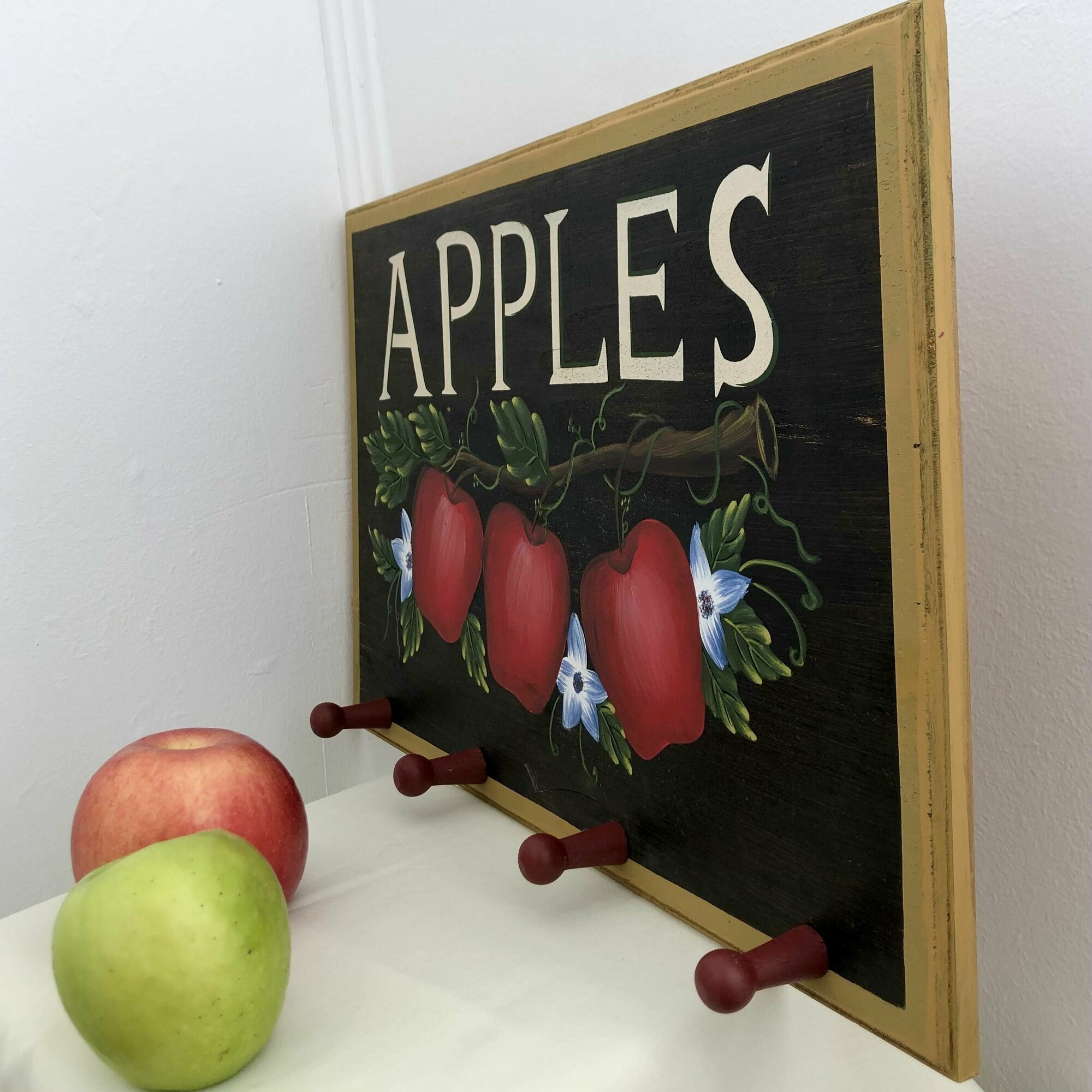 Вешалка настенная "APPLES"с крючками, МДФ, 44х28,5х6 см - фотография № 4