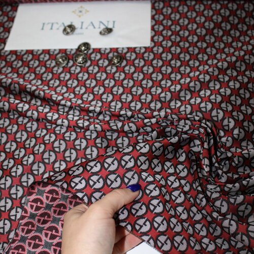 Костюмный жаккард с логотипом бренда полиамид 100140 см149 смИталия 8800₽