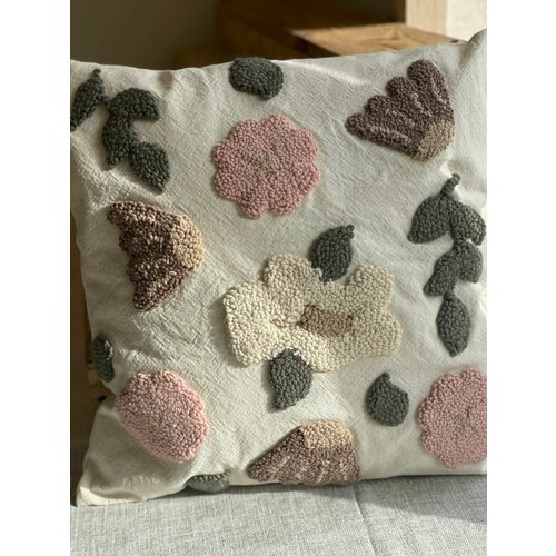 Декоротивная хлопковая подушка с ковровой вышивкой 