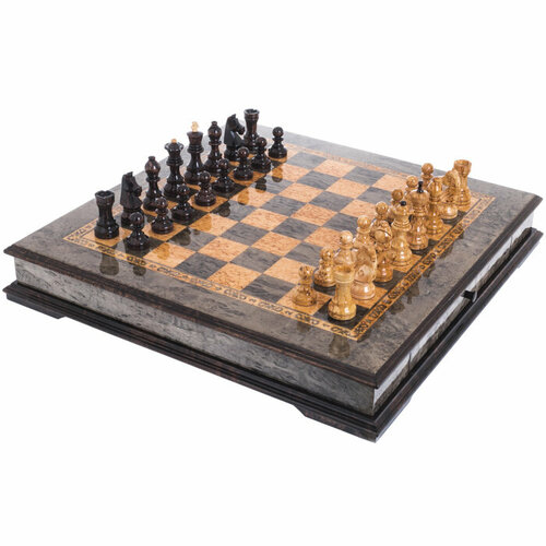 Шахматы из карельской березы, большие шахматы из карельской березы с фигурами из янтаря 46х46 см
