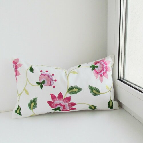 Декоративная подушка с вышивкой, с потайной молнией, 23х40 см, цвет-розовый.