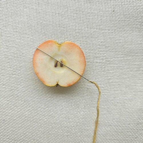 Игольница-магнит/магнитный держатель Яблочная долька мочалка multidom детская яблочная долька
