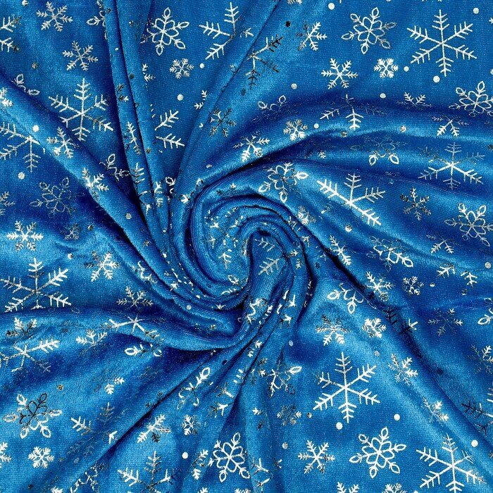 Страна Карнавалия Лоскут Велюр с новогодним нанесением Крупные снежинки Серебро на голубом, 100*150 см