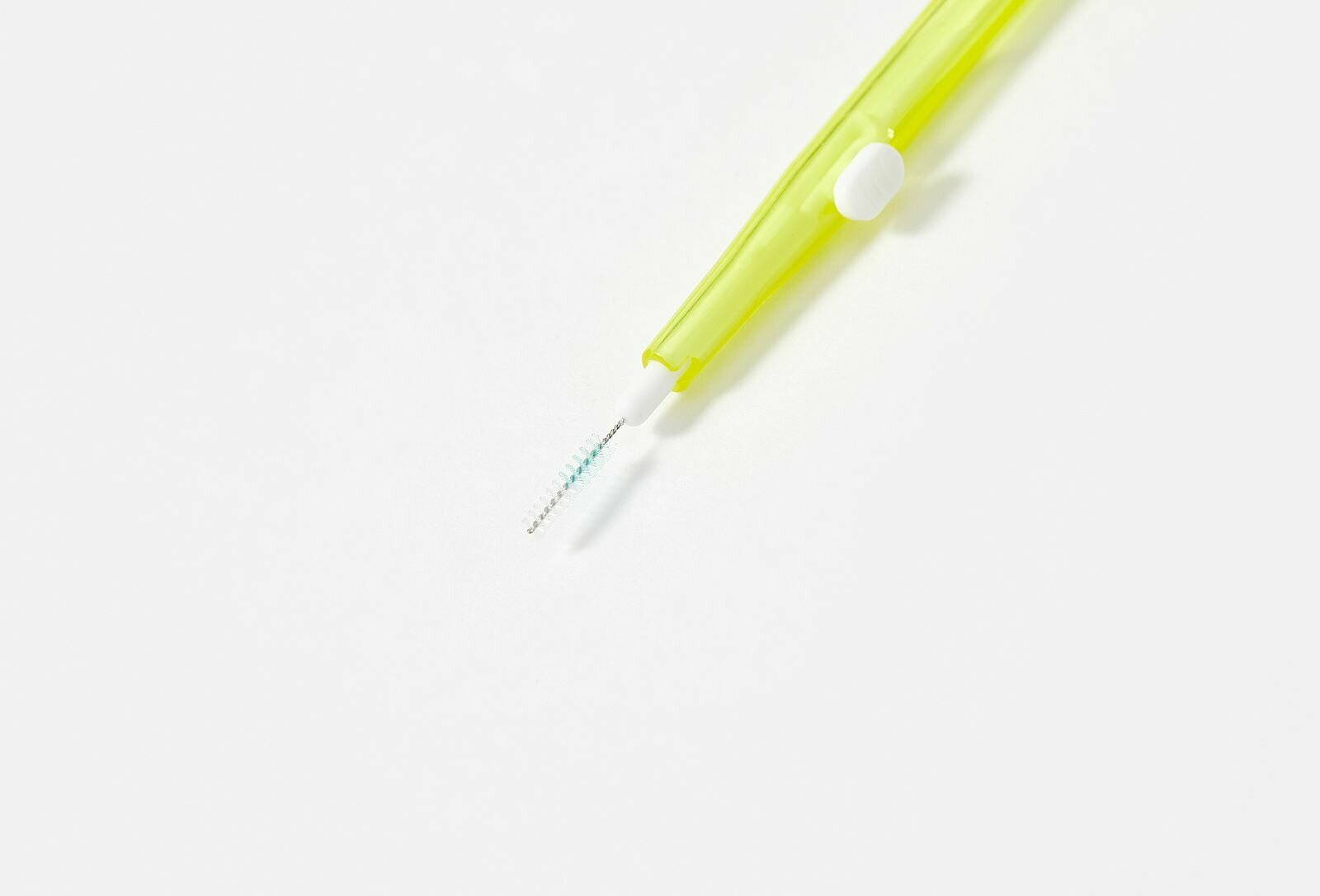 Щеточка многофункциональная для бровей и ресниц baby brush 1.0 мм жёлтая