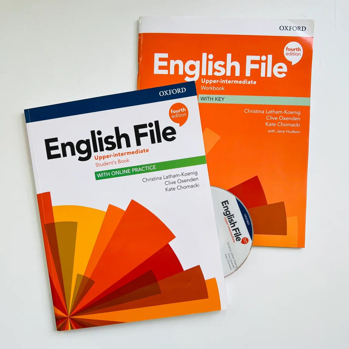 Комплект English File Upper-Intermediate 4-th edition: Student's Book and Workbook (учебник и рабочая тетрадь, 2 книги) + CD-диск. Без кода к онлайн-версии - фото №2