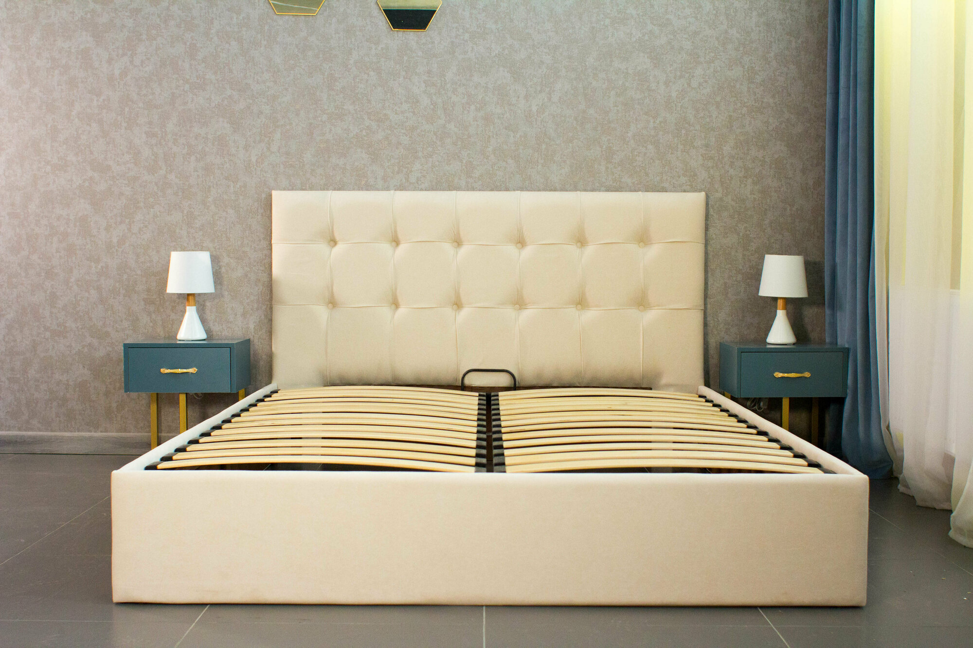 VIERO Кровать мягкое изголовье с размером спального места 180*200 с ортопедическим основанием, без подъемного механизма