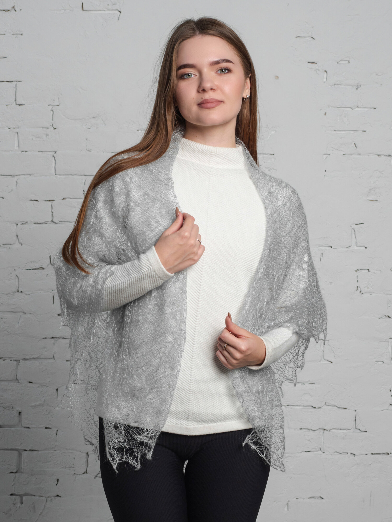 фото Платок пуховый , серый 120*120 см