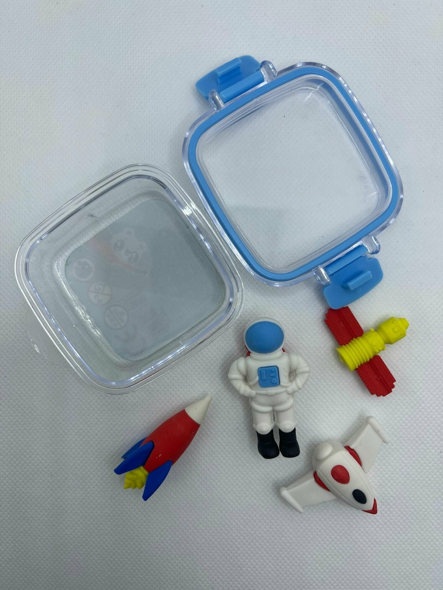Набор фигурных ластиков в пластиковом кейсе,4 штуки, "Космонавт" подарок