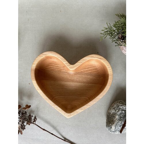 Поднос из массива ясеня в форме сердца, размер XXS, 18.6*14.8*4.5 см