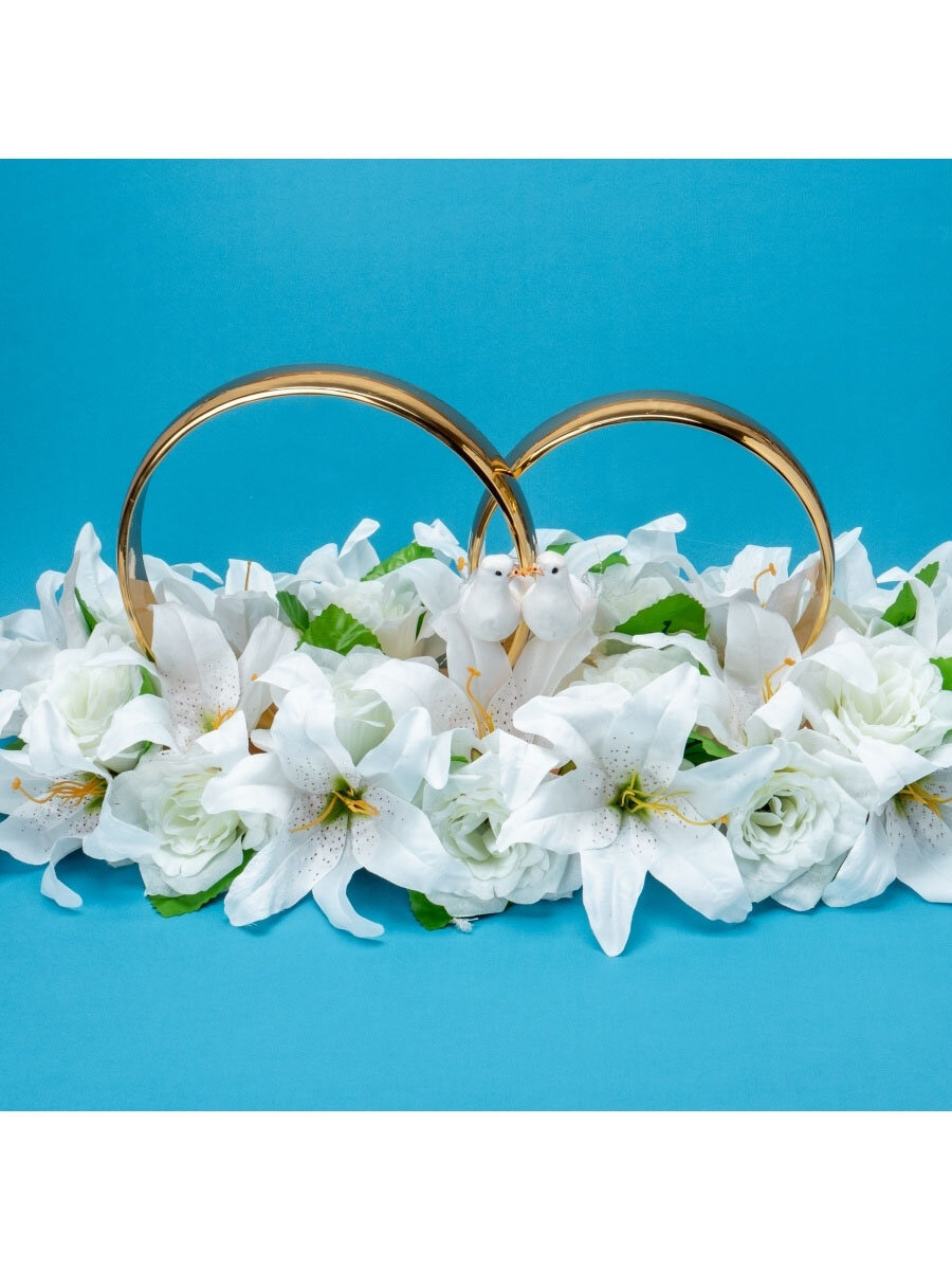 Кольца большие на крышу свадебного кортежа молодоженов "Белые лилии, розы и голуби" с тканевыми цветами в белых тонах