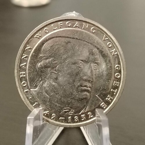 Монета 5 марок (deutsche mark) Германия 1982 год 150 лет со дня смерти Иоганна Вольфганга фон Гёте.