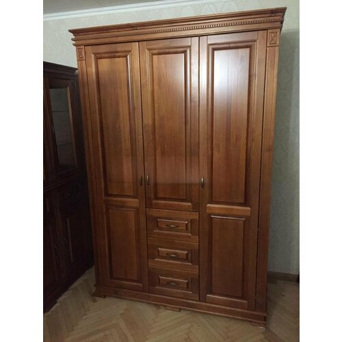 фото Шкаф распашной ммк-древ, верди 032 классический орех 2, 3 ящика, 3 дверки 150*55*220