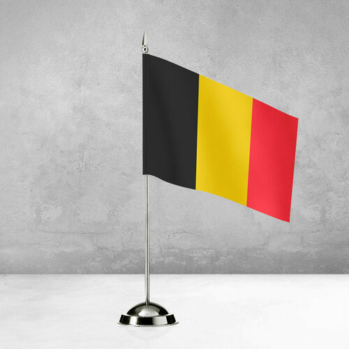 Настольный флаг Бельгии на пластиковой подставке под серебро