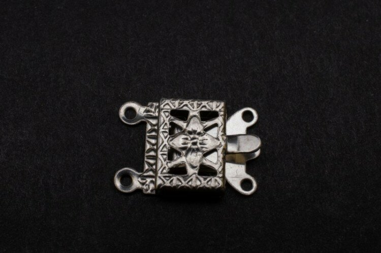 фото Замок-защелка на 2 нити Прямоугольный 15х10х3мм, отверстие 1мм, цвет стальной, хирургическая сталь, 06-085, 1шт