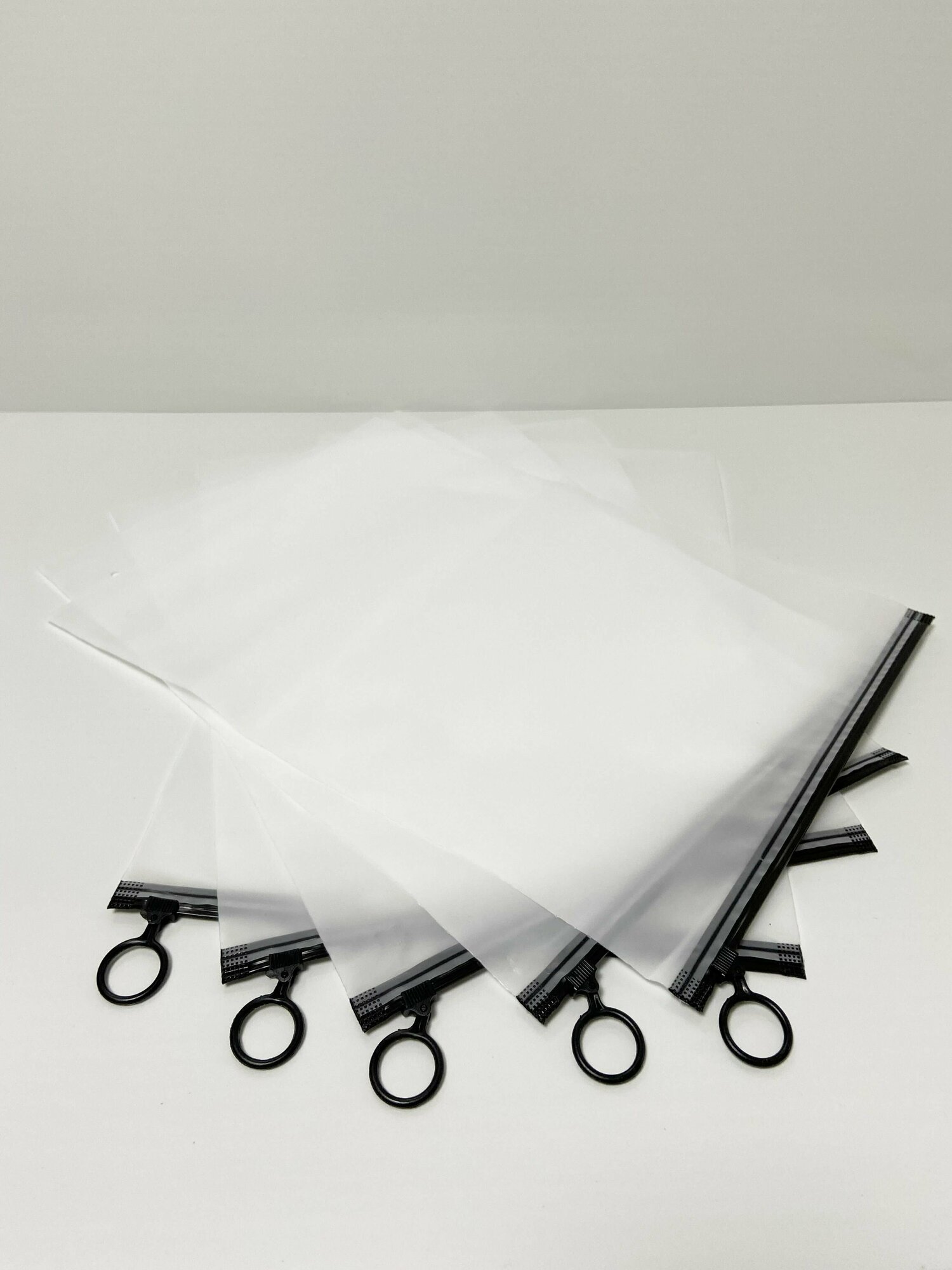 Упаковочный ZIP пакет для одежды матовый 30х40 с чёрным замком слайдер - фотография № 5