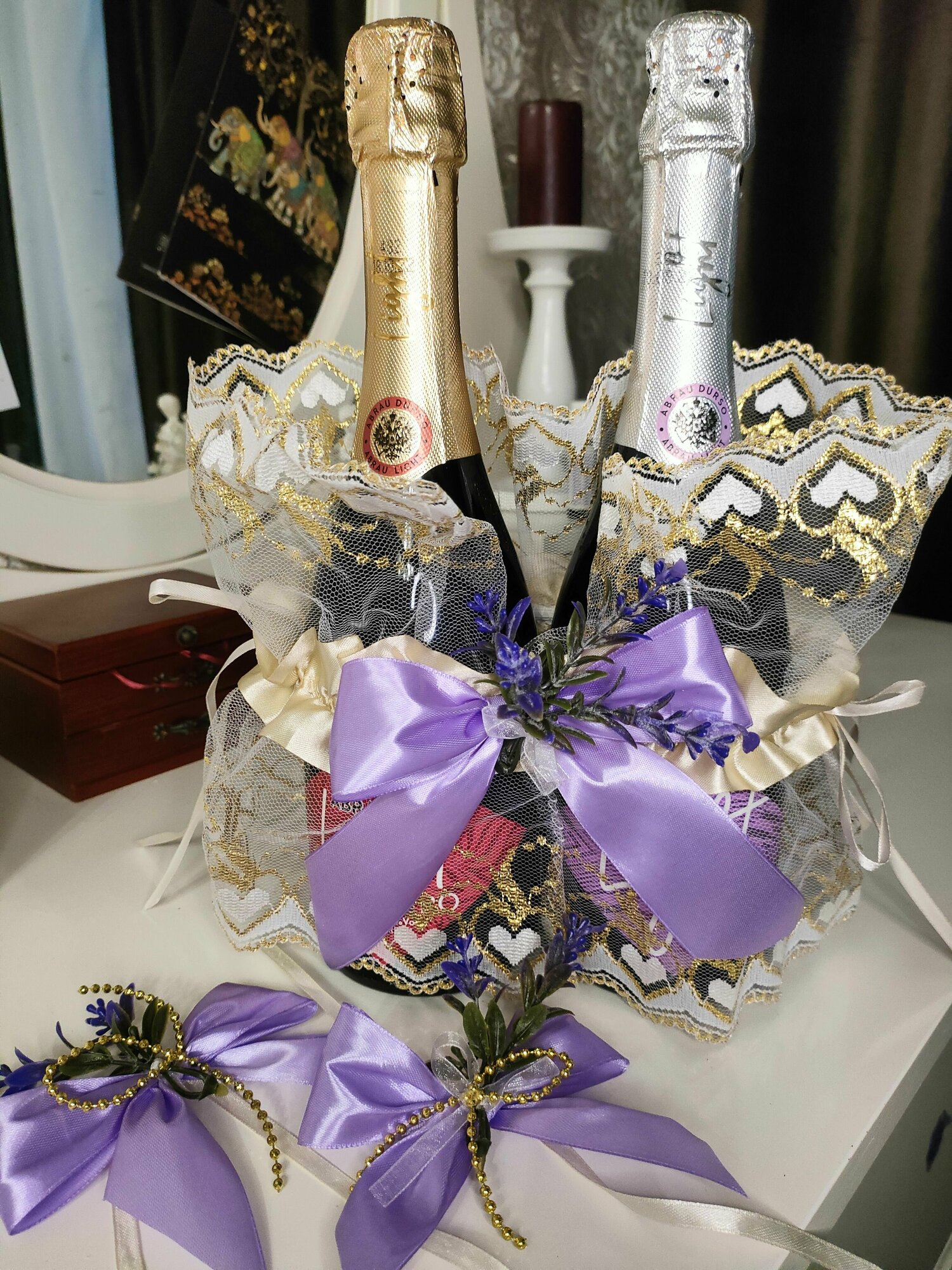 Подвязка для свадебного шампанского "Лаванда"+Бантики на бокалы+Подарок наклейки на бутылки