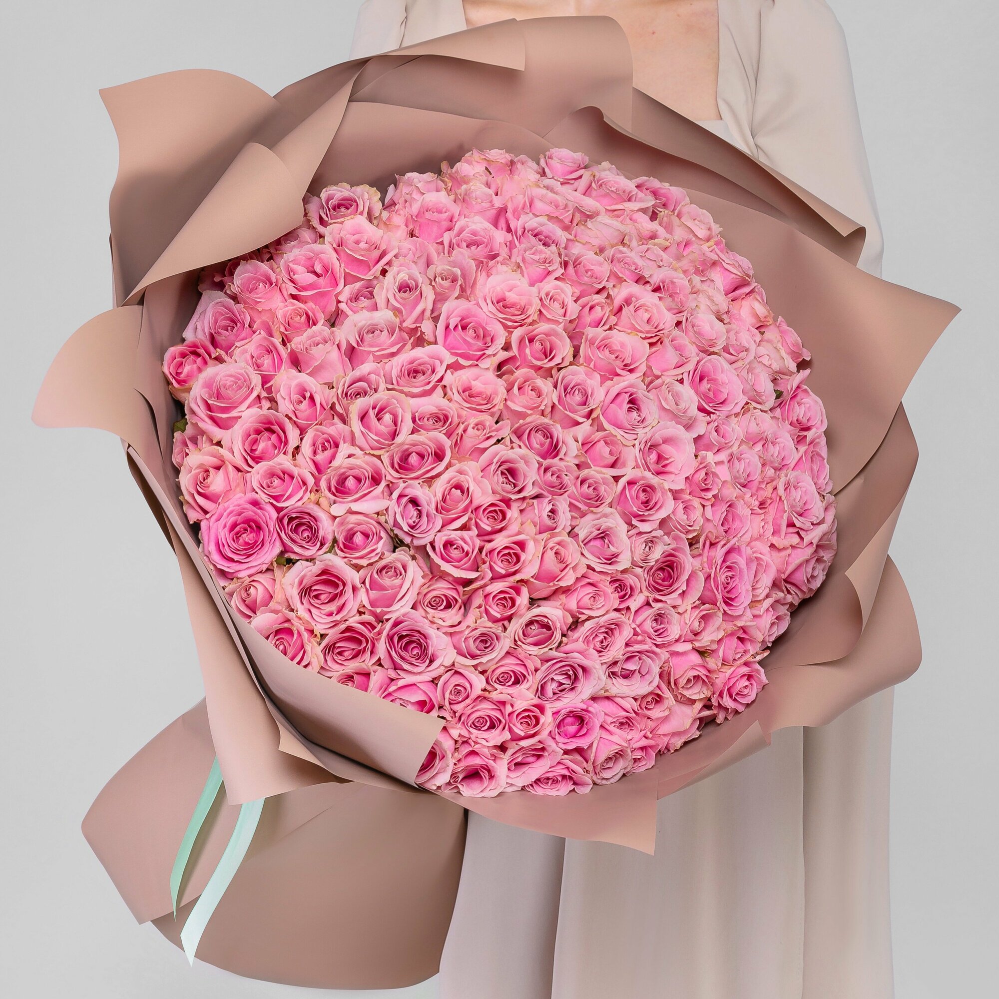 Букет Мегацвет24 "151 Роза" 70 см в дизайнерской упаковке розовый