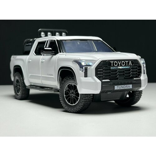 Машинка металлическая Toyota tundra 1:24, Коллекционная модель машины для взрослых, Игрушечный автомобиль с звуковыми и световыми эффектами для детей