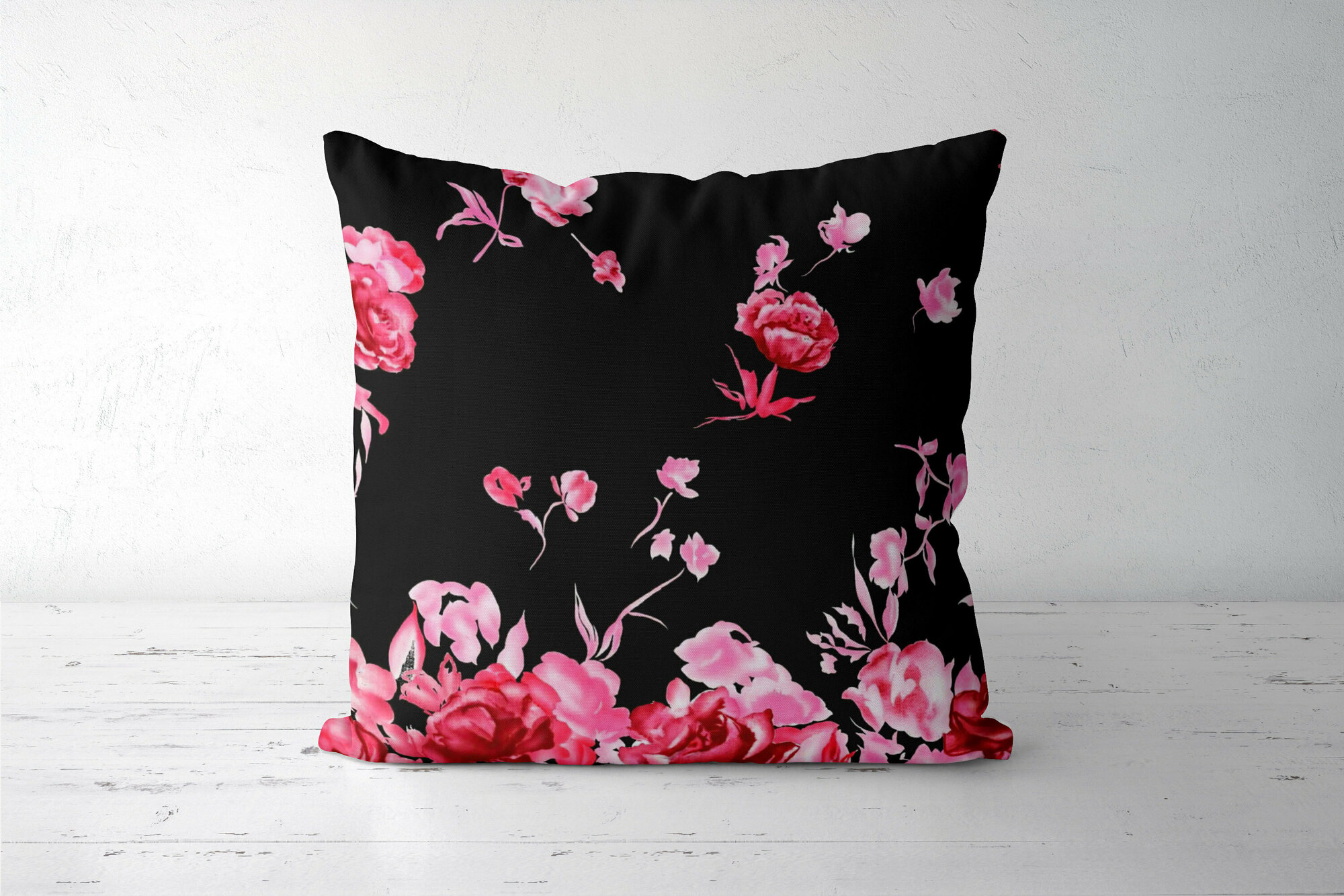 фото Подушка декоративная 45х45см / Девушкам / Цветочки и бабочки Яркие розы
