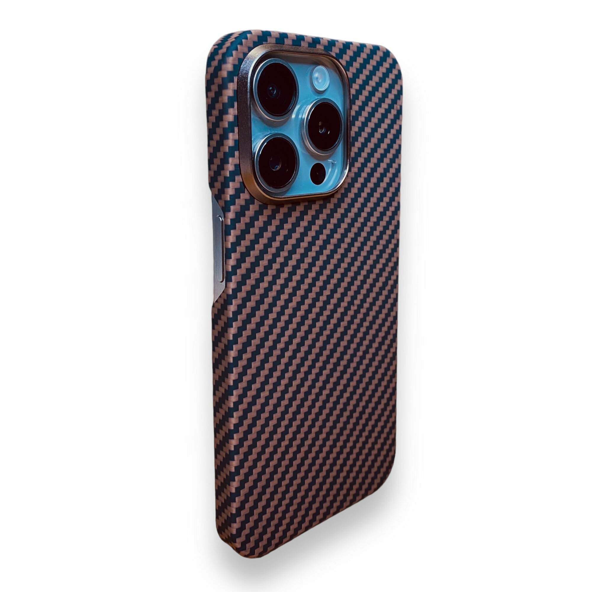 Чехол карбоновый для iPhone 15 pro Max (MagSafe) Кевларовый из арамидного волокна, ультратонкий, сверхпрочный. Золотой/Черный