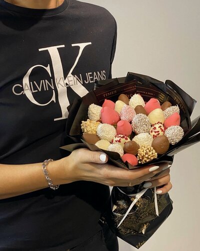 Изображение товара Клубника в шоколаде Съедобные букеты Букет из клубники Пироп (Размер S 20шт)