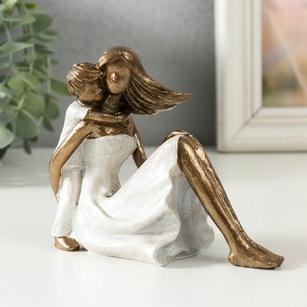 фото Сувенир полистоун "Мама с сыном - объятия" 13.5х6х11.5 см