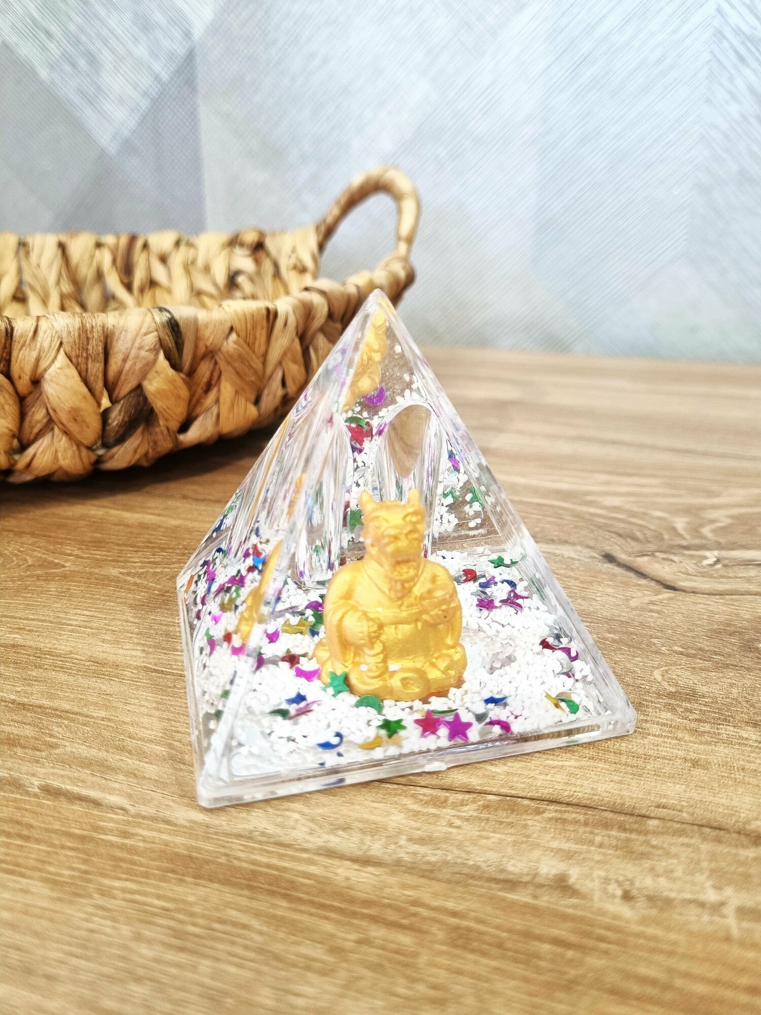 фото Новогодний сувенир со снегом и драконом 8см