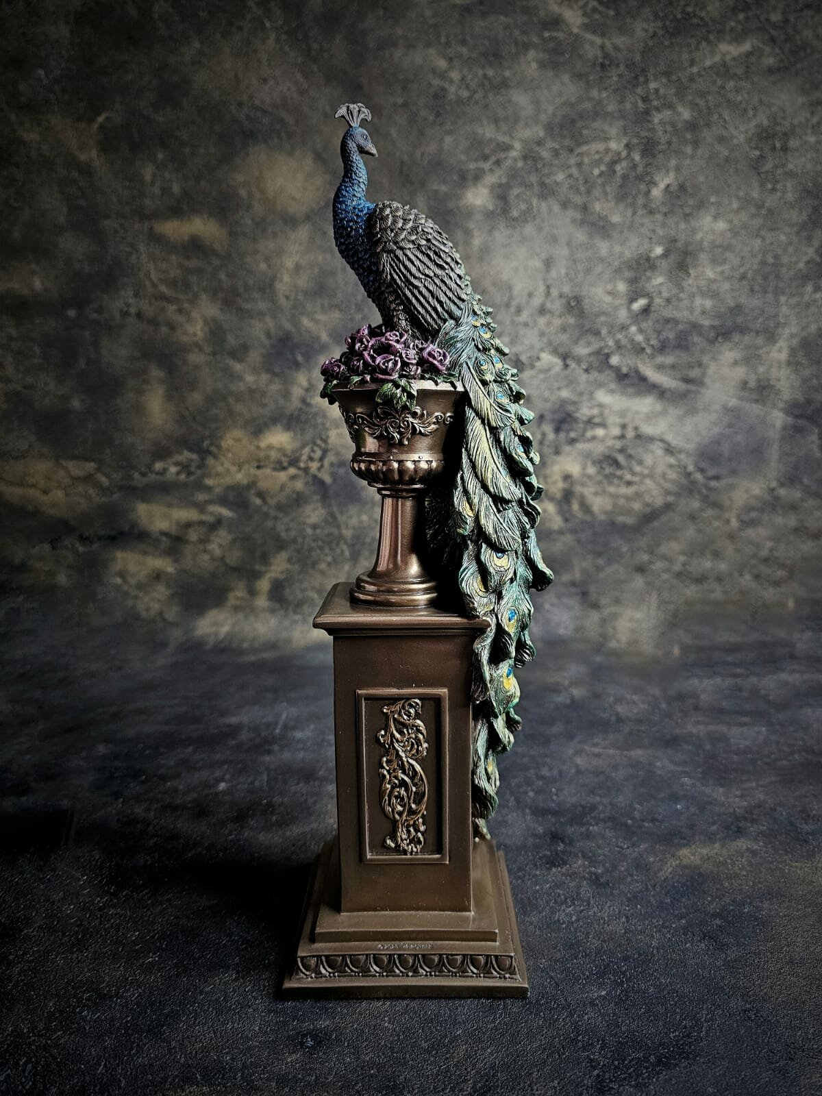 Veronese Статуэтка «Павлин на колонне» h-33см — фото 1